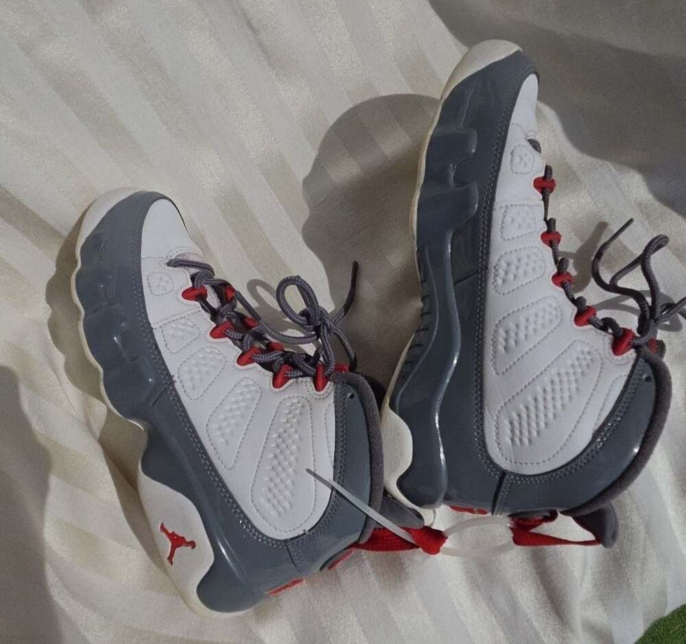 Air Jordan 9 Retro Fire Red Youth Size 5Y White Gray Sneakers